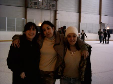 fatima, fafa et moi a la patinoire