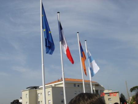 montée des drapeaux